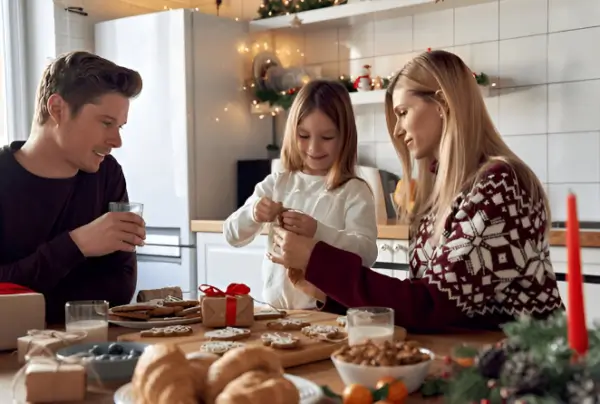 Family enjoying a festive Christmas breakfast together, filled with inspiration for Christmas breakfast and brunch ideas.